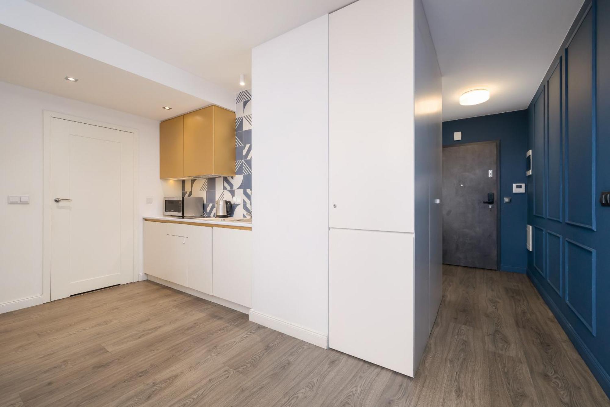 Blue And Green Apartment With Bright Pink Bedroom In Krakow By Noclegi Renters Dış mekan fotoğraf