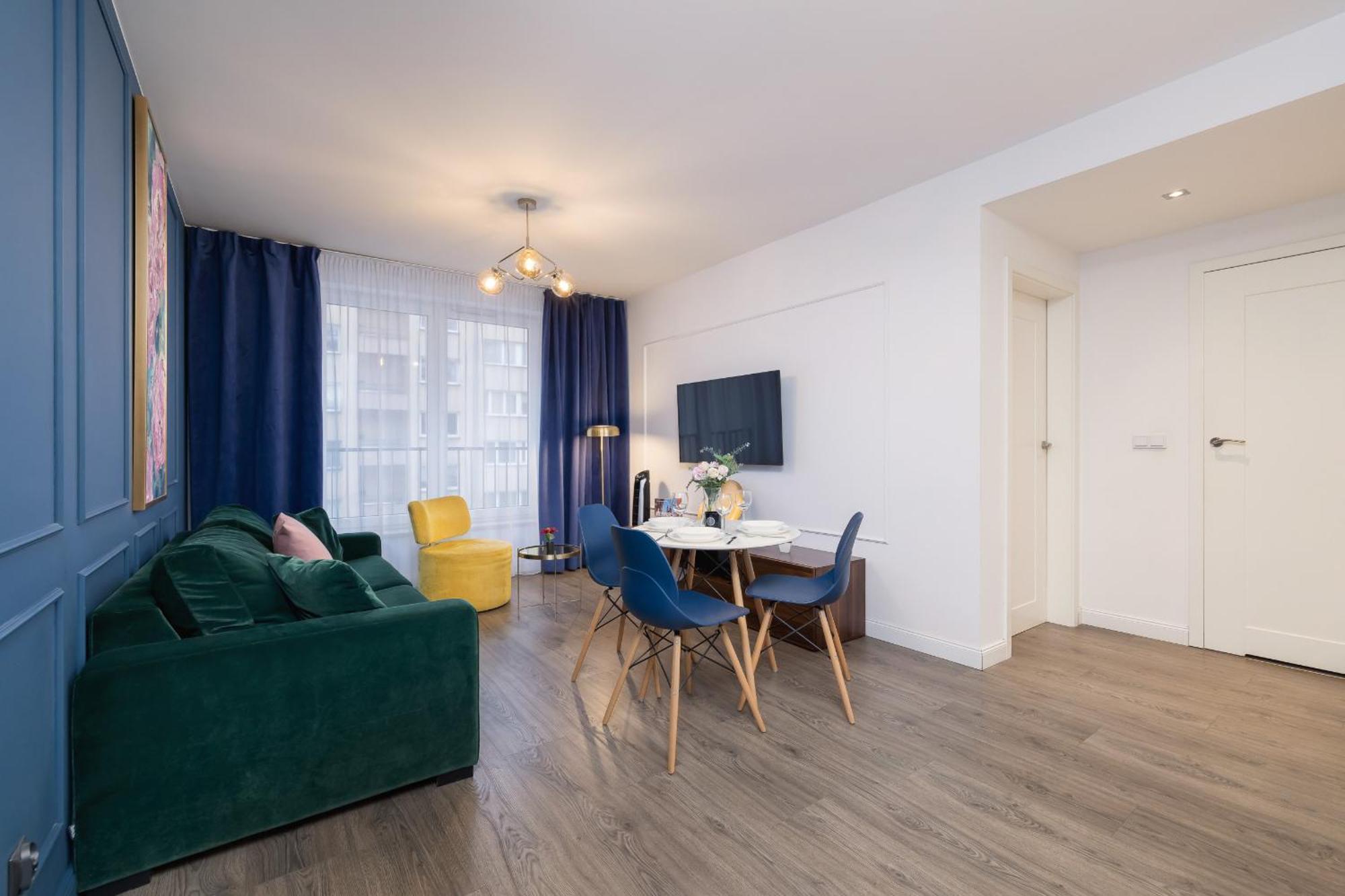 Blue And Green Apartment With Bright Pink Bedroom In Krakow By Noclegi Renters Dış mekan fotoğraf